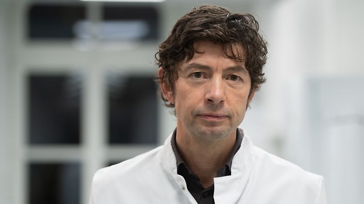 Virologe Christian Drosten denkt, dass das Tragen von Masken bei der Bekämpfung der Corona-Pandemie ein sehr effizientes Mittel ist.