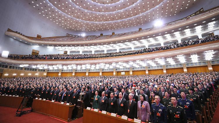 In der Großen Halle des Volkes treffen sich in Peking jährlich mehrere Tausend Delegierte.