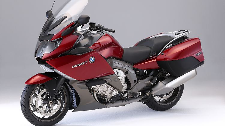 Vor neun Jahren fuhr BMW mit der K 1600 GT ums Eck und eröffnete den Kampf gegen die Honda Goldwing.