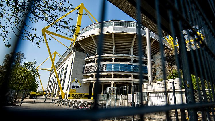 Selbst wenn der Ball wieder rollt - für Zuschauer bleibt das Stadion gesperrt.