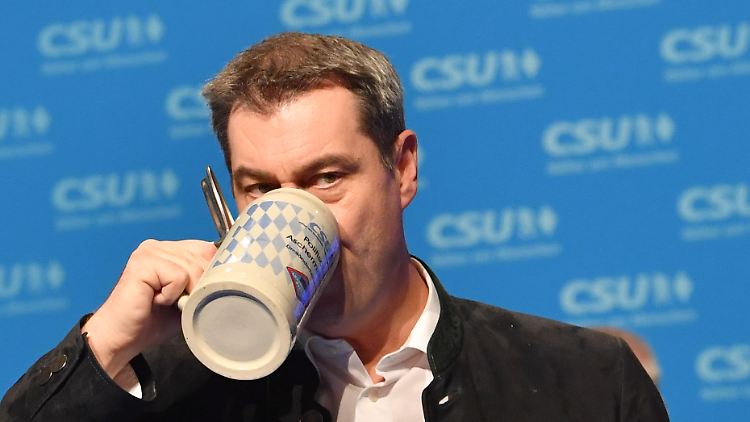 Bier wird weiterhin mit 19 Prozent im Gasthaus besteuert, genauso wie Tee, den Söders Vorvorvorgänger Edmund Stoiber oft im Steinkrug hatte.