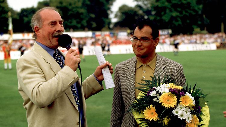 Kommentatoren-Legende Werner Hansch hat im Fußball schon fast alles erlebt - so auch den Geburtstag von Felix Magath 1996 - aber die Corona-Krise ist auch neu für ihn.