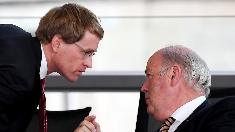 Sind keine Freunde mehr: Ministerpräsident Günther (l.) und Ex-Innenminister Grote.