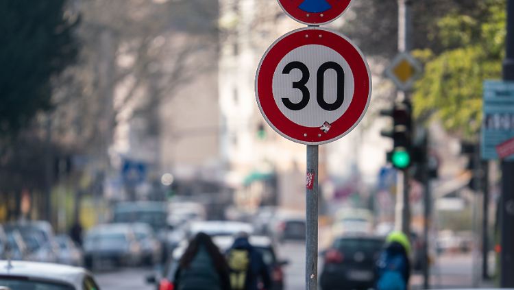 Tempo 30 in ganz Köln: Was würden Autofahrer wohl dazu sagen?