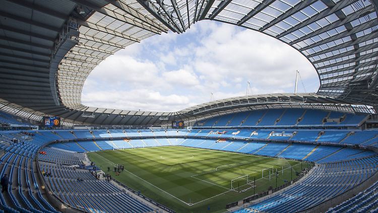 Die Stadien der Premier League sind längst nicht mehr leer, aber für Fans gibt es weiterhin Auflagen - genauso wie für die Profis.