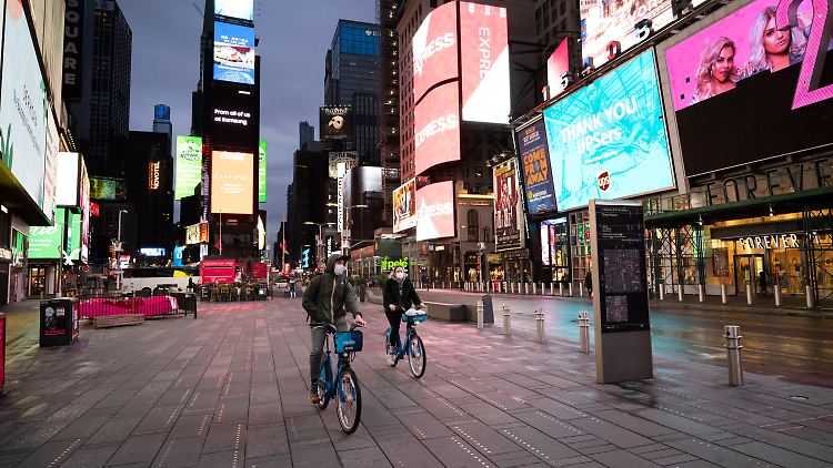 Der Times Square ist nun fast menschenleer.