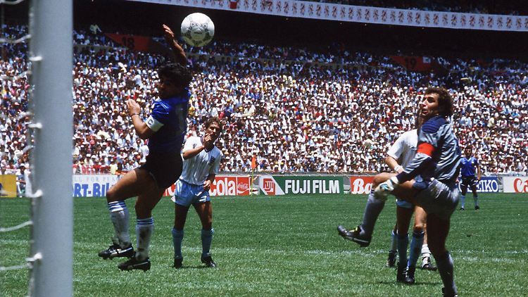 Die "Hand Gottes" wurde Teil von Maradonas Legende.