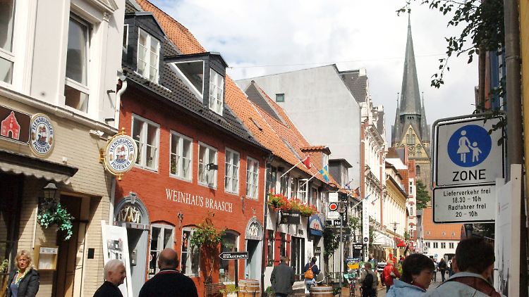 Hier läuft - soweit bekannt - niemand mit aktiver Covid-19-Erkrankung rum: Flensburgs Altstadt.  (Archivbild)