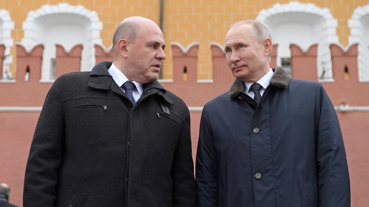 Mischustin wurde im Januar von Putin (rechts) als Ministerpräsident vorgeschlagen.