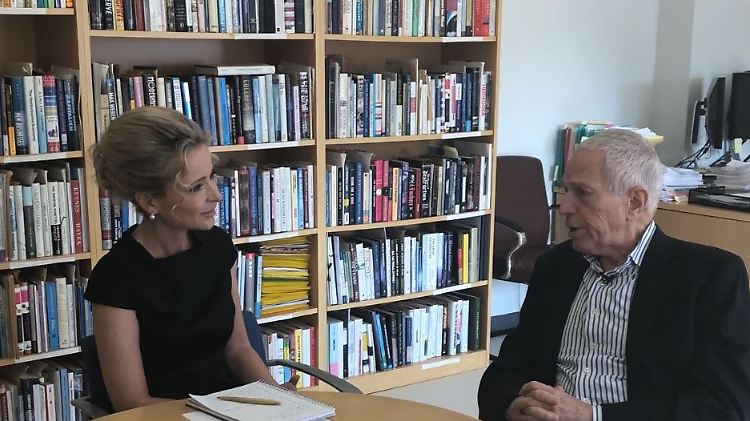 Im September 2018 konnten Sandra Navidi und Edmund Phelps noch persönlich an der Columbia University miteinander sprechen.