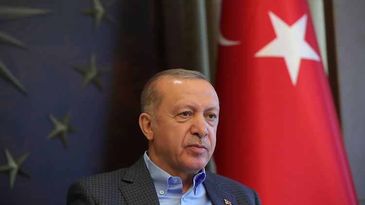 Auf längere und landesweite Ausgangssperren verzichtet der türkische Präsident Erdogan bisher.
