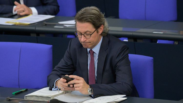 Mehrere Bahn-Wettbewerber haben Verkehrsminister Scheuer scharf kritisiert.