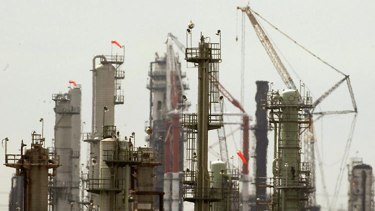 Niedrige Ölpreise verhageln Exxon und Chevron die Bilanzen.