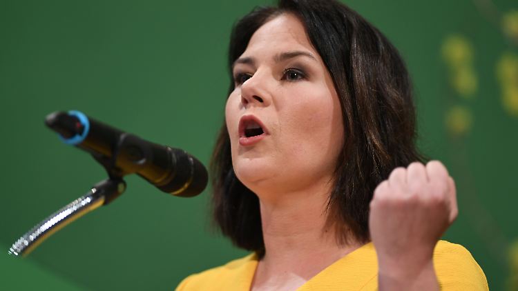 Kämpferisch gibt sich Annalena Baerbock, die Grünen-Co-Vorsitzende - aber wofür genau? Vielen Wählern scheint das zurzeit nicht klar, die Grünen fallen in den Umfragen weiter.