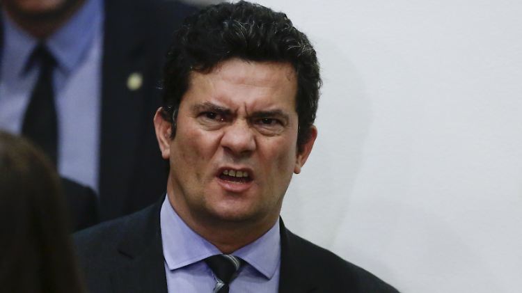 Der frühere Anti-Korruptionsrichter Moro war am 24. April im Zusammenhang mit der Entlassung des bisherigen Bundespolizeichefs Mauricio Valeixo zurückgetreten.