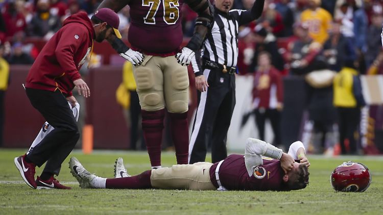 Mit mehreren Frakturen im Schien- und im Wadenbein begann der lange Horror von Alex Smith.