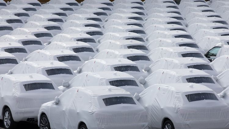 Bereit zum Verschiffen: Autos von Volkswagen in Emden.