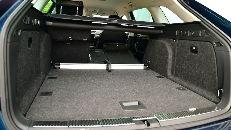 Der Kofferraum eines Skoda Superb Combi Scout ist über maximal 1700 Liter immer noch eine Bank für jedes Ladegut.