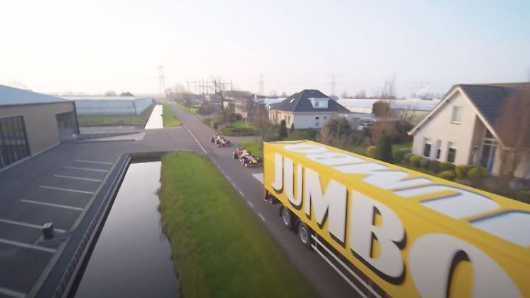 Formel 1 Deich Niederlande red Bull.JPG