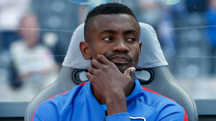 Salomon Kalou hatte wohl schon bessere Ideen.