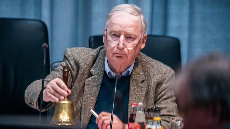 Gauland gibt seine "ambivalente" Sicht zum 8. Mai preis.