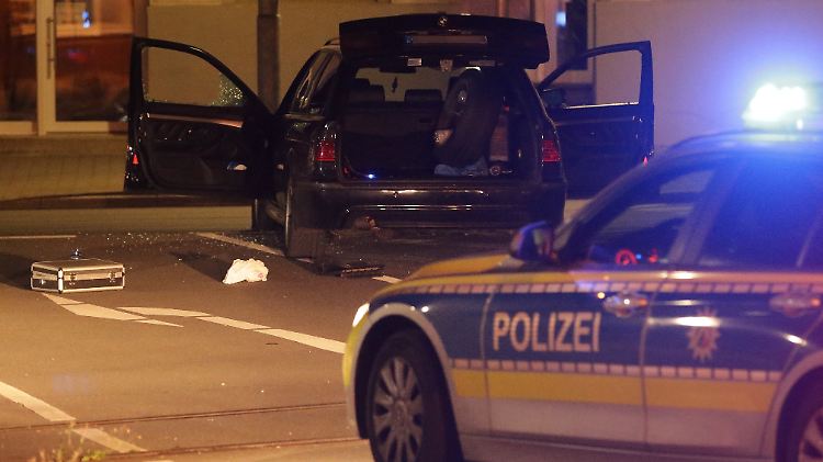 Der Verdächtige floh erst mit dem Auto und später zu Fuß.