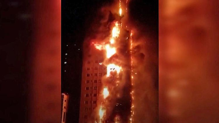 Feuer Dubai Wolkenkratzer.JPG