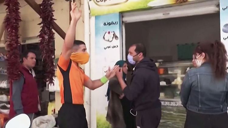 Coronavirus Schiedsrichter Abstand.JPG