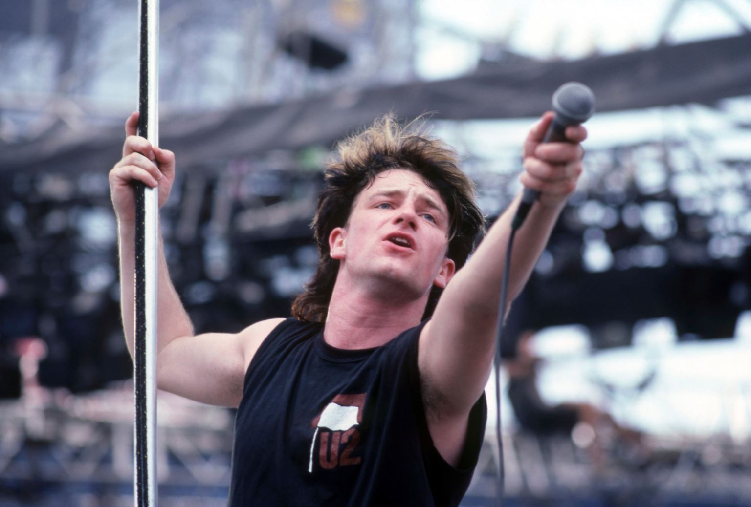 Bono ist ein Mann, der durchaus polarisiert - die einen finden den U2-Sänger zu pathetisch, ...