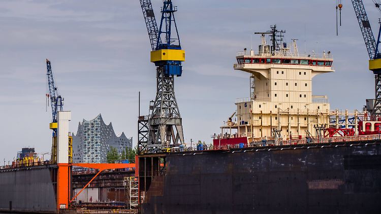 Der Schock der Pandemie treffe zwar alle EU-Staaten, aber das Minus bei der Wirtschaftsleistung sei unterschiedlich. In Deutschland soll die Wirtschaft um 6,5 Prozent einbrechen.