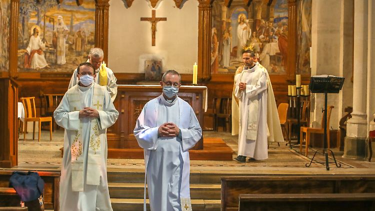 In Italien dürfen Geistliche ab Mitte Mai wieder Gottesdienste vor Gläubigen abhalten.