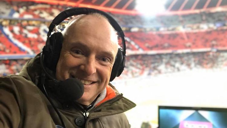 Für Sky kommentiert Buschmann die Fußball-Bundesliga.