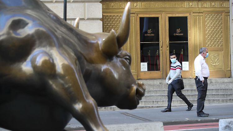 Die Krise hält an, die Stimmung an der Wall Street hellt sich trotzdem auf.