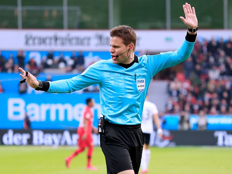 Felix Brych muss für seinen Job auch weiterhin das Münchner Stadtgebiet verlassen.