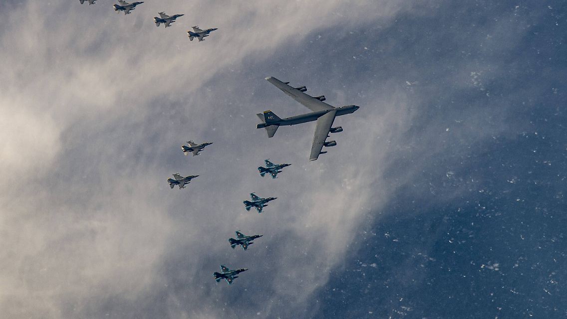 Schon jetzt wichtige Sicherheitspartner: US-amerikanische und japanische Kampfflugzeuge kontrollieren gemeinsam den Pazifik.