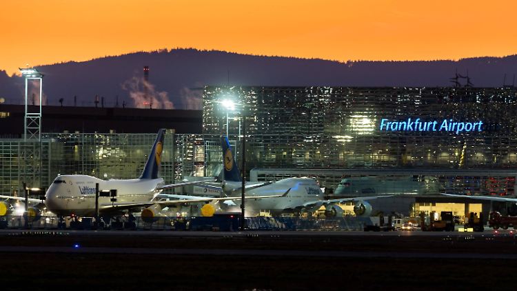 Die Lufthansa will ab Juni wieder weniger Jets am Boden haben.