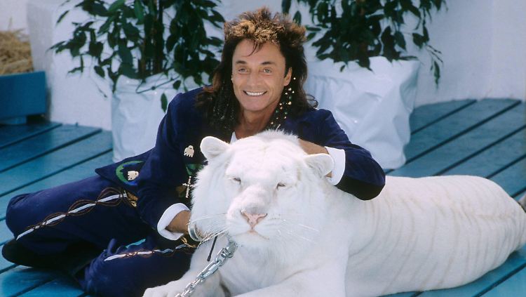 Roy Horn im Jahr 1991 mit einem weißen Tiger.