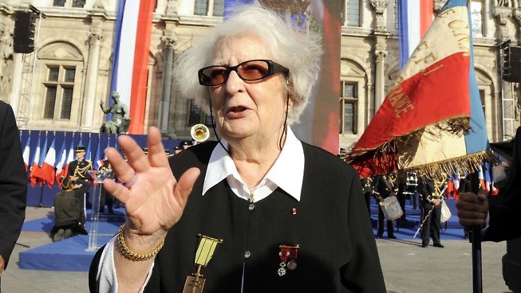 Rol-Tanguy schmuggelte während des Zweiten Weltkriegs angeblich Waffen in einem Kinderwagen.