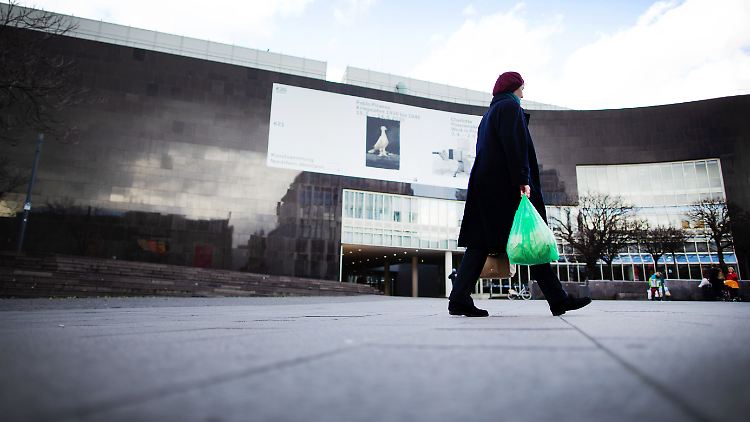 Museen wie die Düsseldorfer Kunstsammlung K20 haben mittlerweile wieder unter strengen Auflagen geöffnet (Archivbild).