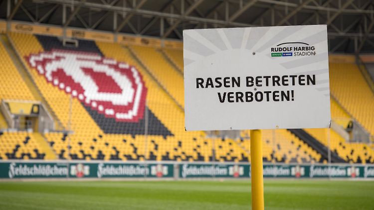 Dieses Schild muss für mindestens zwei weitere Wochen stehenbleiben.