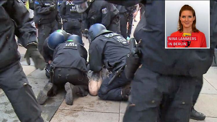 PolizeiProtestBerlin.jpg