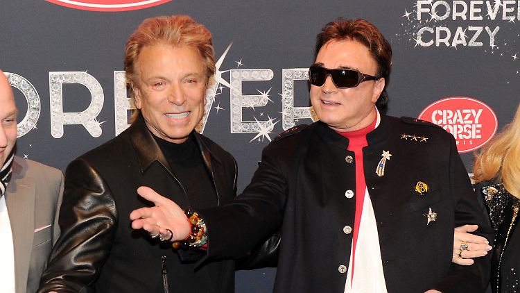 Siegfried und Roy im Jahr 2012. Die Verletzung infolge eines Tigerangriffs machte Horn jahrelang zu schaffen.
