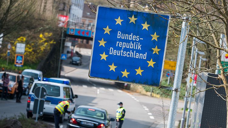 Für einen Tag gilt an den Grenzposten der Besuch der Mutter als "wichtiger Einreisegrund".