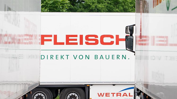 Die Fleischindustrie steht derzeit wegen der Ausbreitung des Coronavirus unter ihren Mitarbeitern in der Kritik.