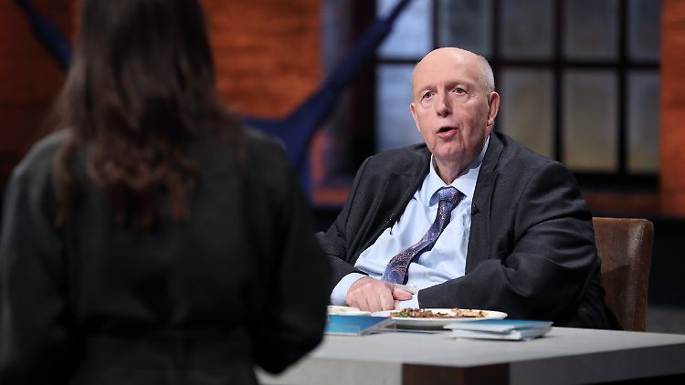 Auch in Gesicht ist Reiner Calmund deutlich schmaler geworden.