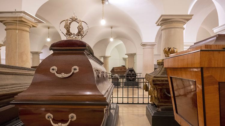 In der Hohenzollerngruft im Berliner Dom steht keine Massenware aus Osteuropa. Die habe dem Stellenwert des Sarges in den letzten Jahren arg zugesetzt, wie es der Branchenverband der Sarghersteller befürchtet.