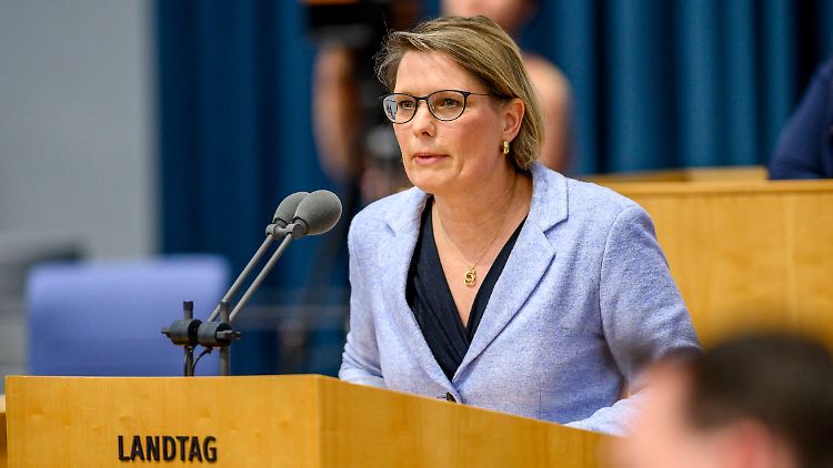 Die KMK-Vorsitzende Hubig hält einen Noten-Bonus beim Abitur für den falschen Weg.