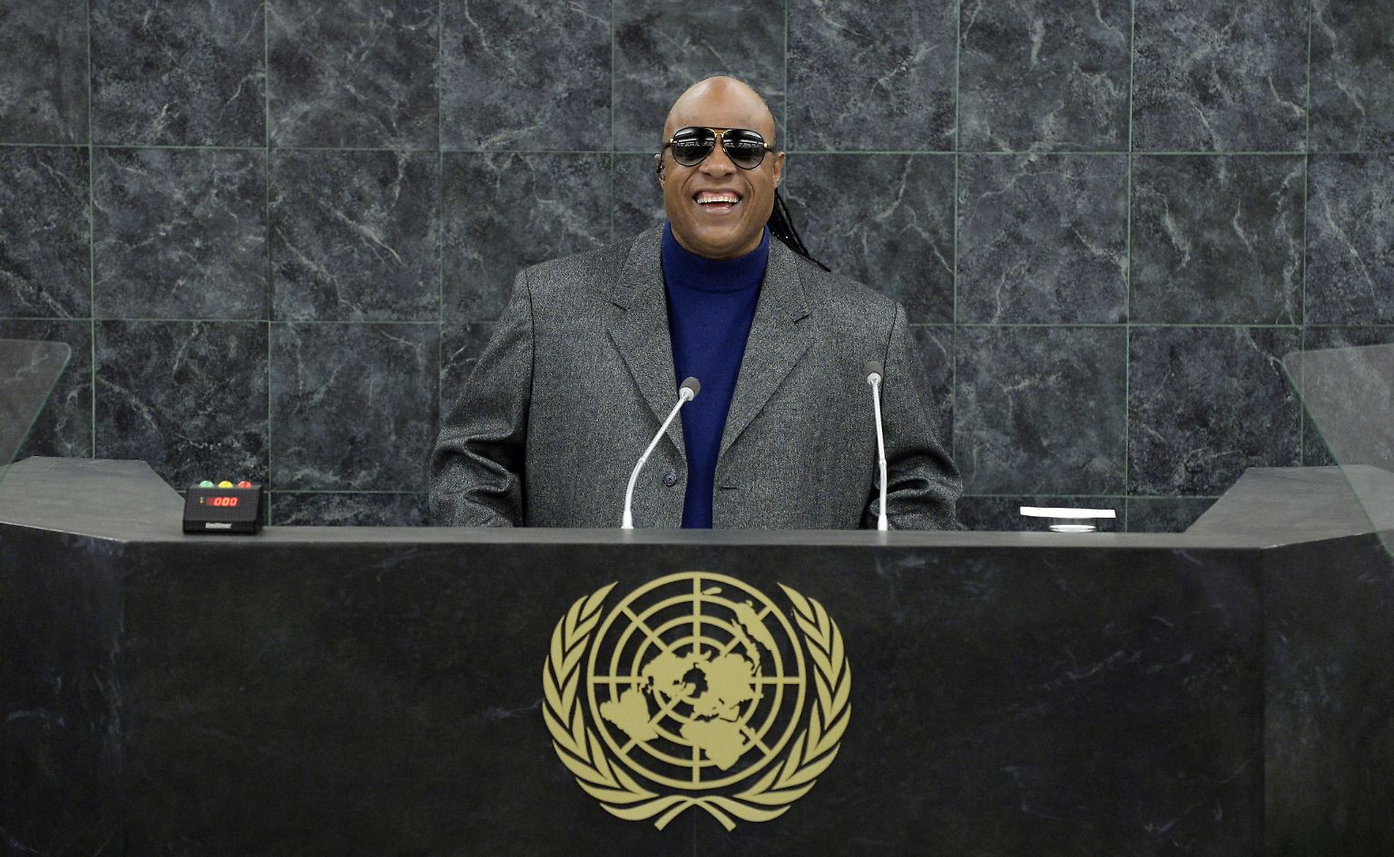 Stevie Wonder versteckt sich nie, wenn er sich für seine Mitmenschen einsetzen kann.