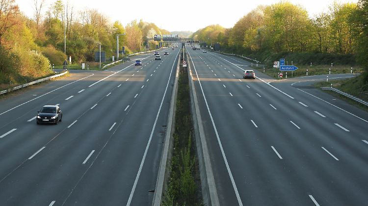 Mit Beginn der Einschränkungen Mitte März nahmen auch die Staus auf deutschen Autobahnen deutlich ab.