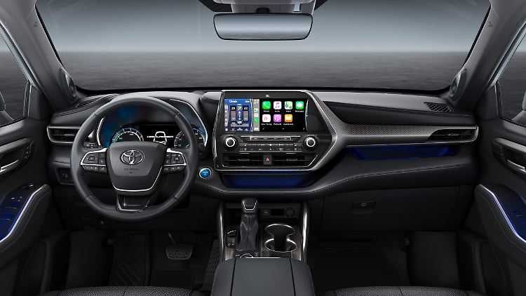 Mit einem 12,3-Zoll-Display zur Steuerung des Infotainmentsystems ist der Toyota Highlander zeitgemäß unterwegs.